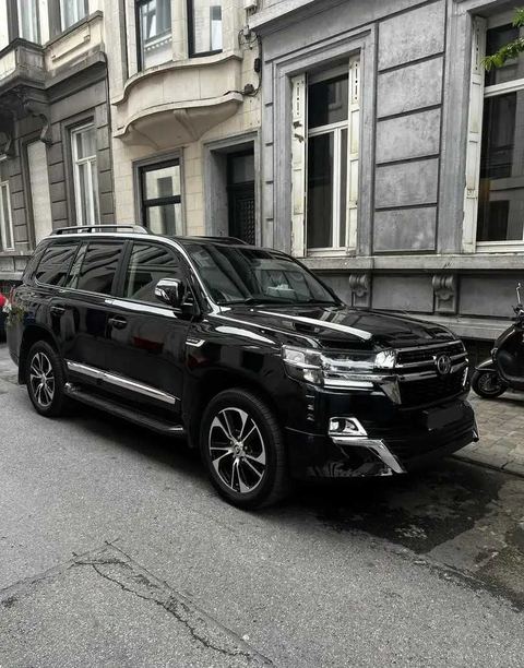 Toyota Land Cruiser 200 V8