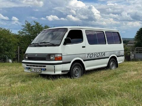 Toyota Hiace — фото 1