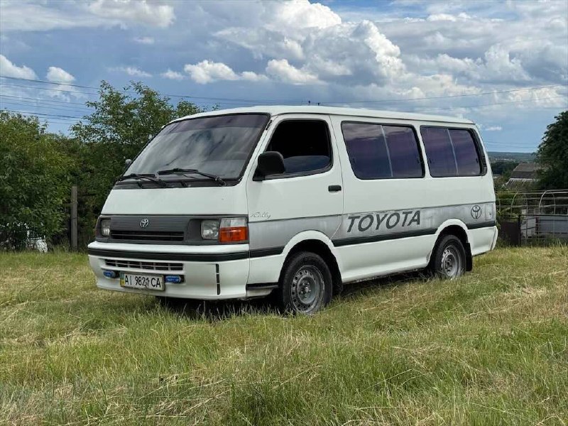 Toyota Hiace — фото 1