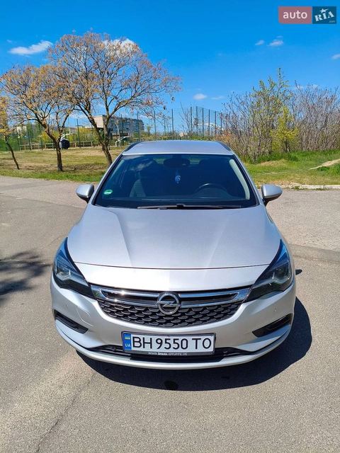 Opel Astra — фото 1