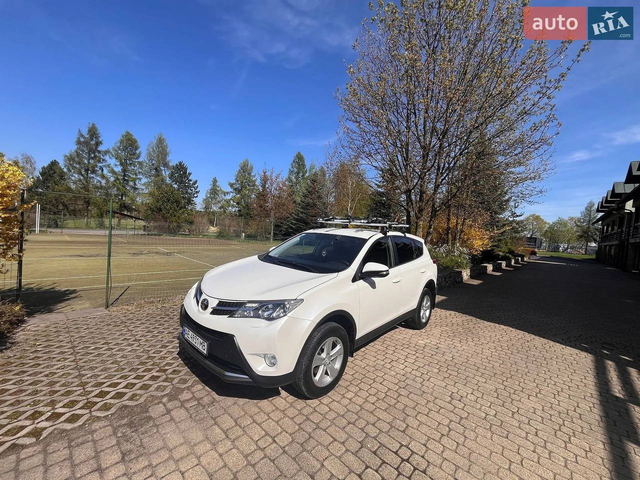 Toyota RAV4 — фото 1