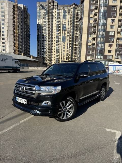 Toyota Land Cruiser 200