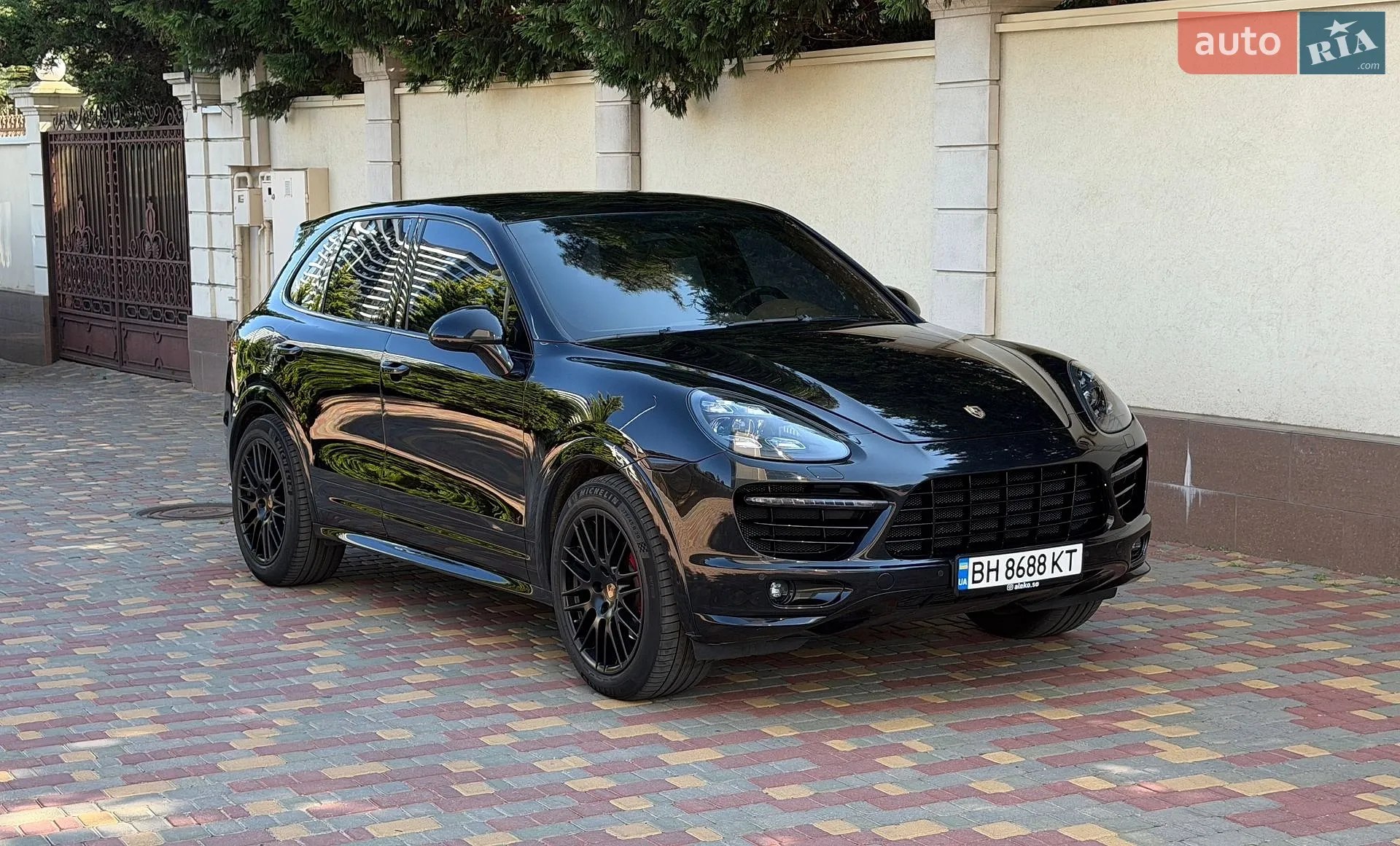 Porsche Cayenne — фото 1
