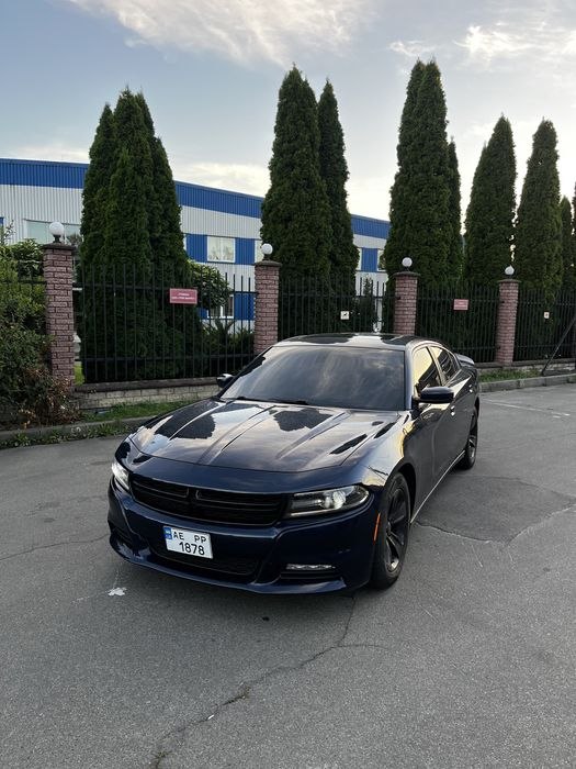 Dodge Charger — фото 1