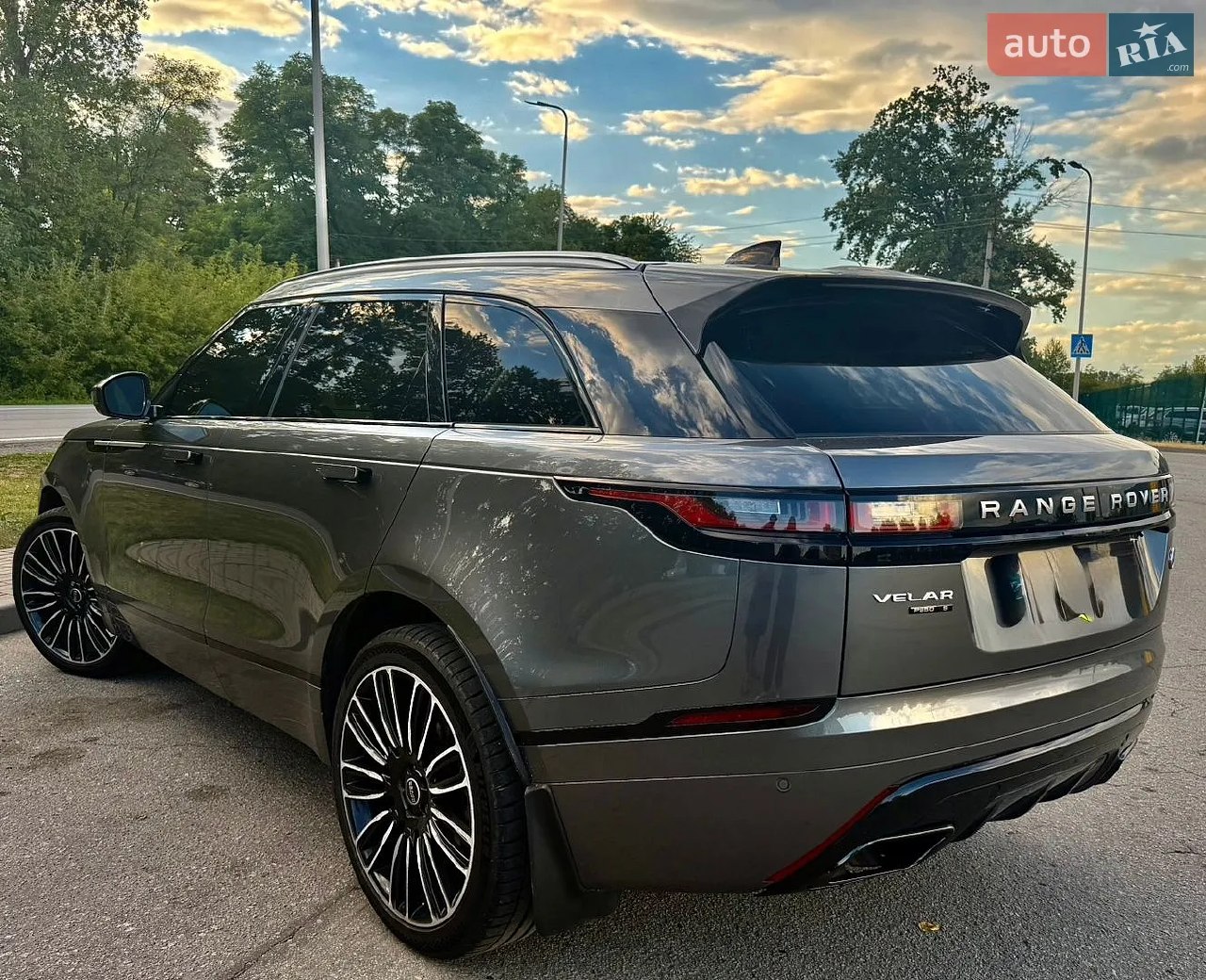 Land Rover Range Rover Velar — фото 1
