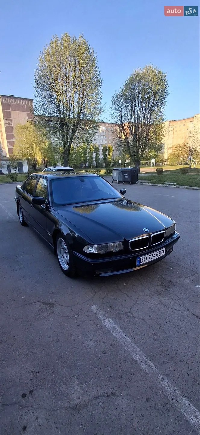 BMW 7 Series — фото 1