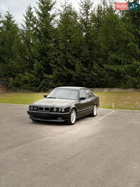 BMW 5 Series — фото 1