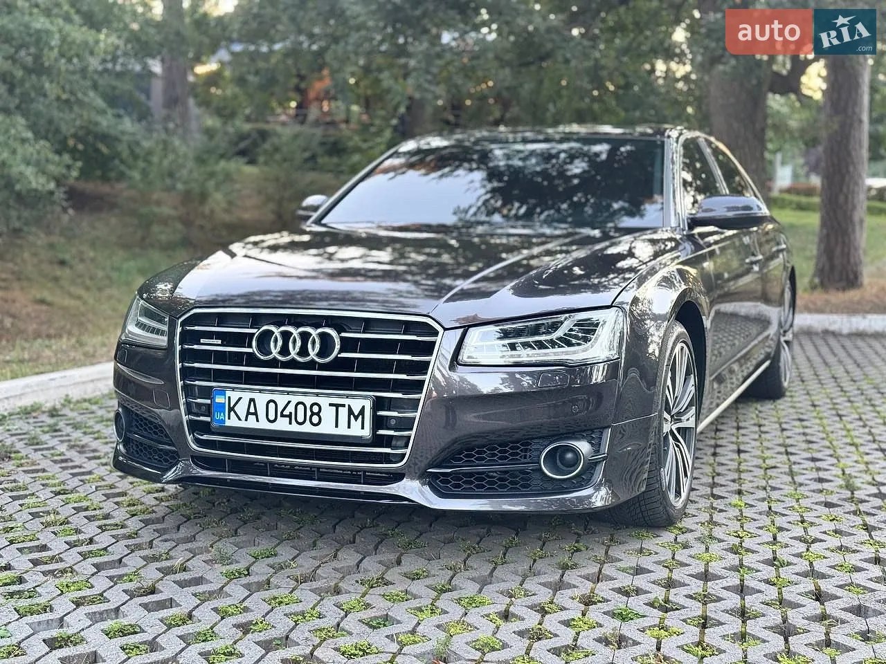 Audi A8 — фото 1
