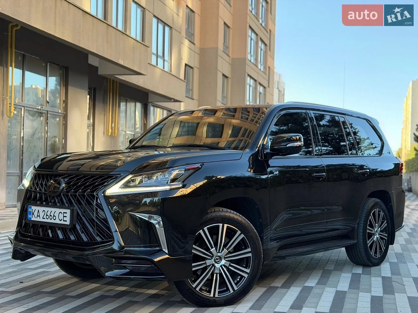 Lexus LX — фото 1